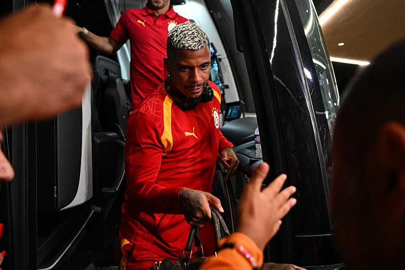 Galatasaray’ın yıldızı el yaktı! Avrupa devi transferden vazgeçti
