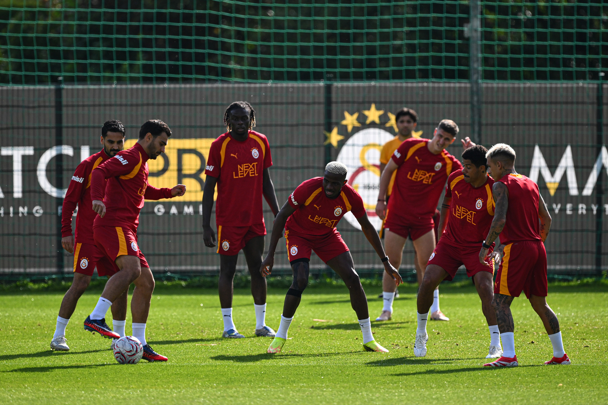 Galatasaray’ın yıldızı el yaktı! Avrupa devi transferden vazgeçti