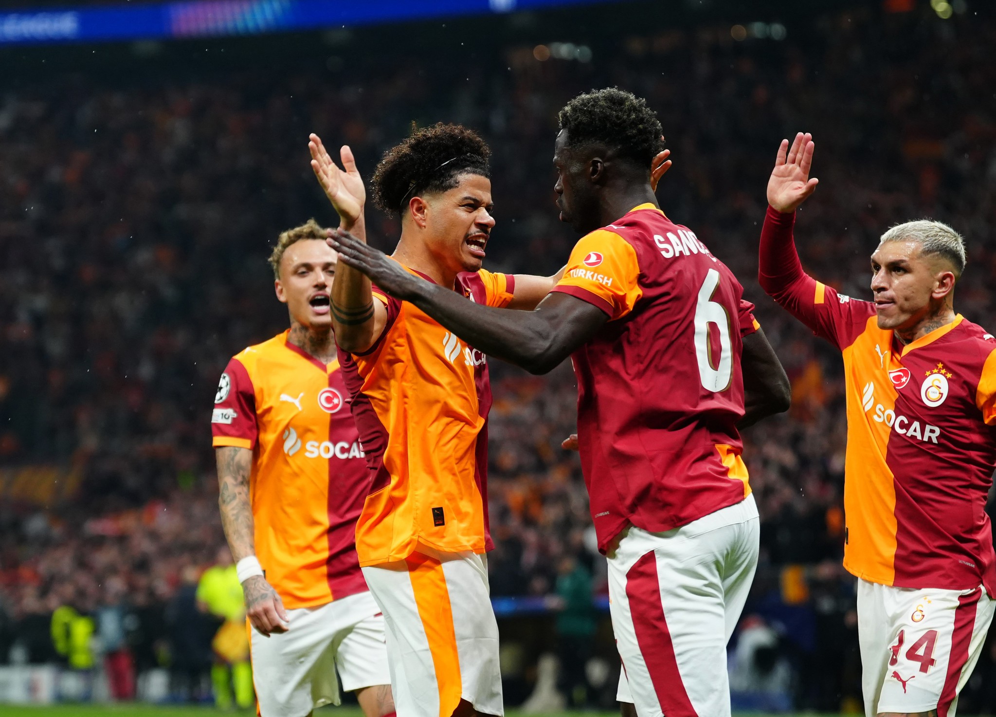 Galatasaray’ın yıldızı el yaktı! Avrupa devi transferden vazgeçti