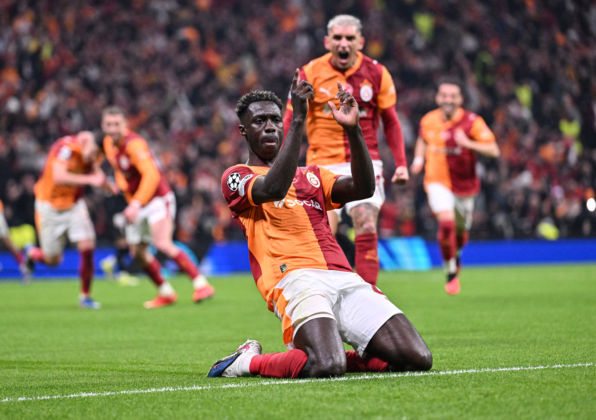 Galatasaray’ın yıldızı el yaktı! Avrupa devi transferden vazgeçti