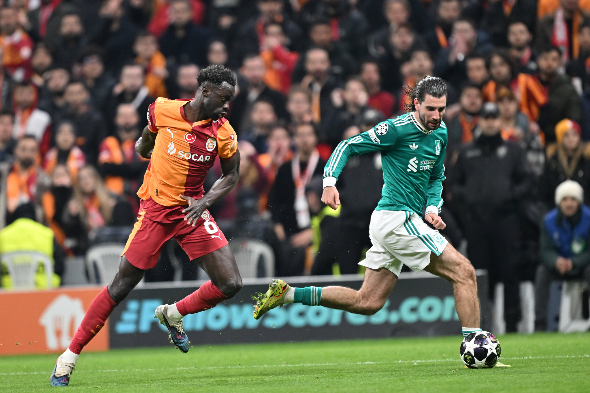 Galatasaray’ın yıldızı el yaktı! Avrupa devi transferden vazgeçti