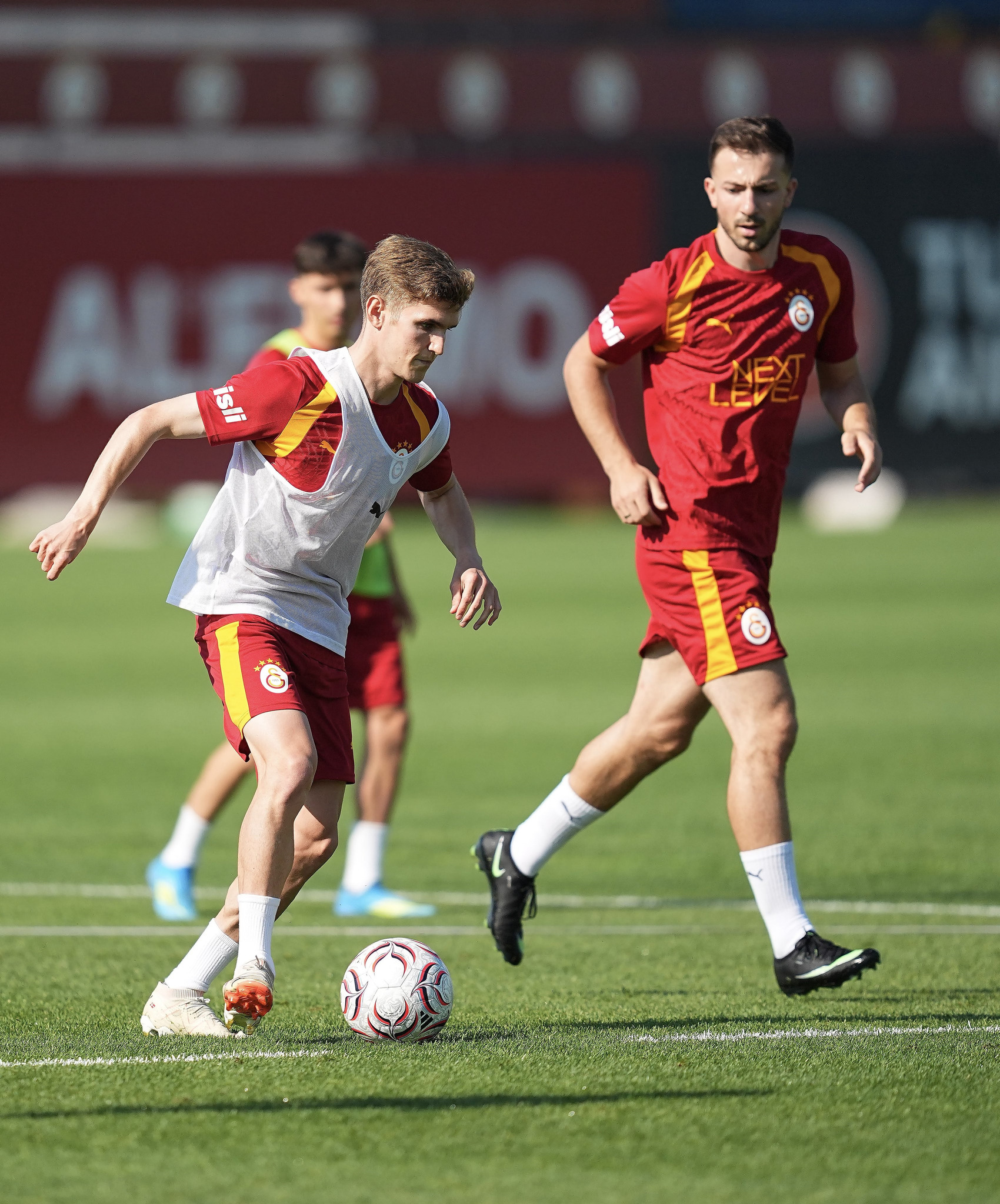 Galatasaray’da Elias Jelert’e sürpriz talip! Okan Buruk’un kararı...