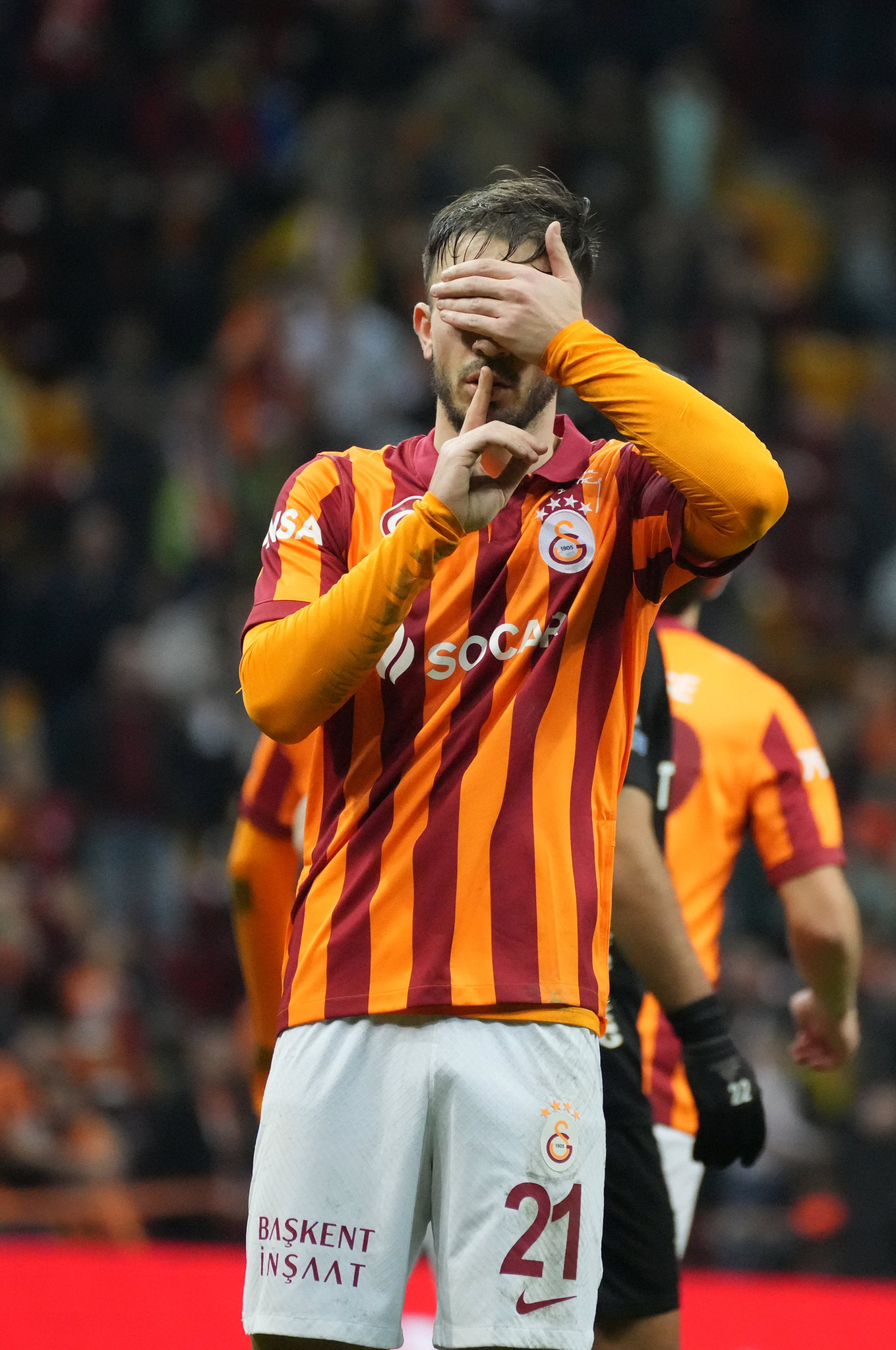 Galatasaraylı oyuncuya eski kulübü talip! Ayrılığa izin çıktı