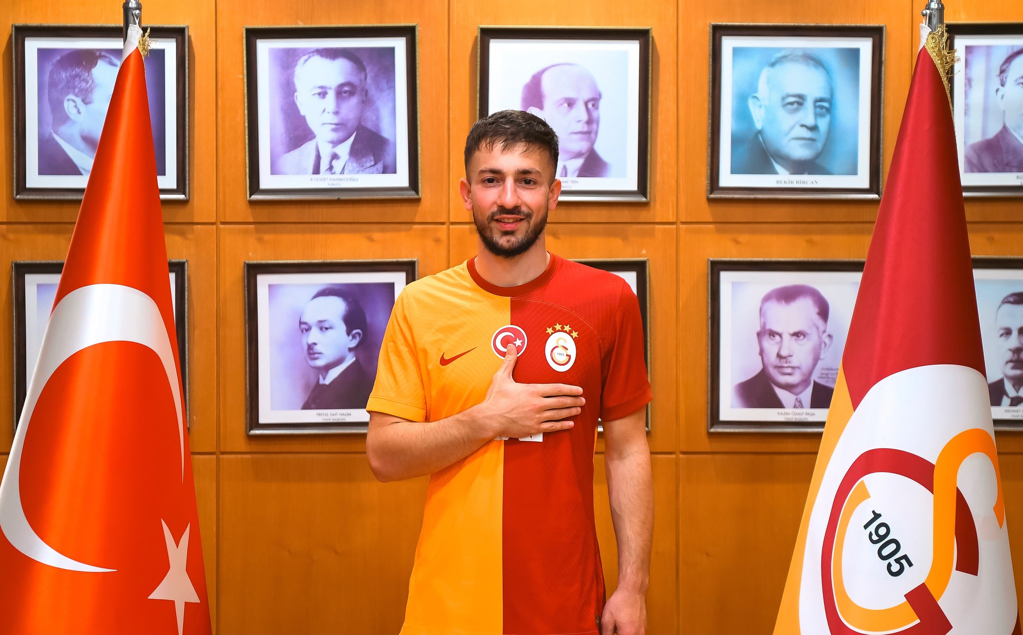 Galatasaraylı oyuncuya eski kulübü talip! Ayrılığa izin çıktı