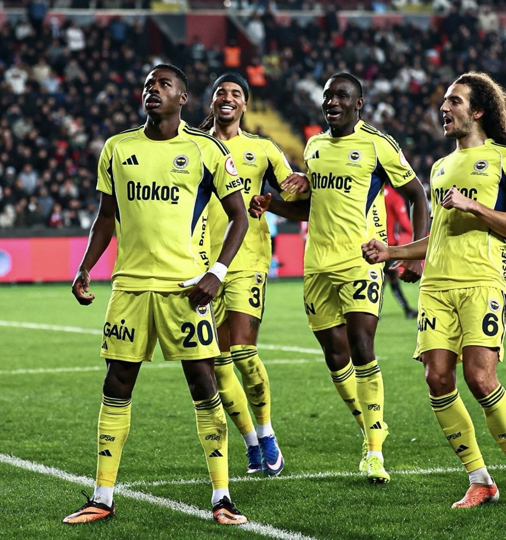 Fenerbahçe’de sürpriz ayrılık ihtimali! Devre arasında gelmişti