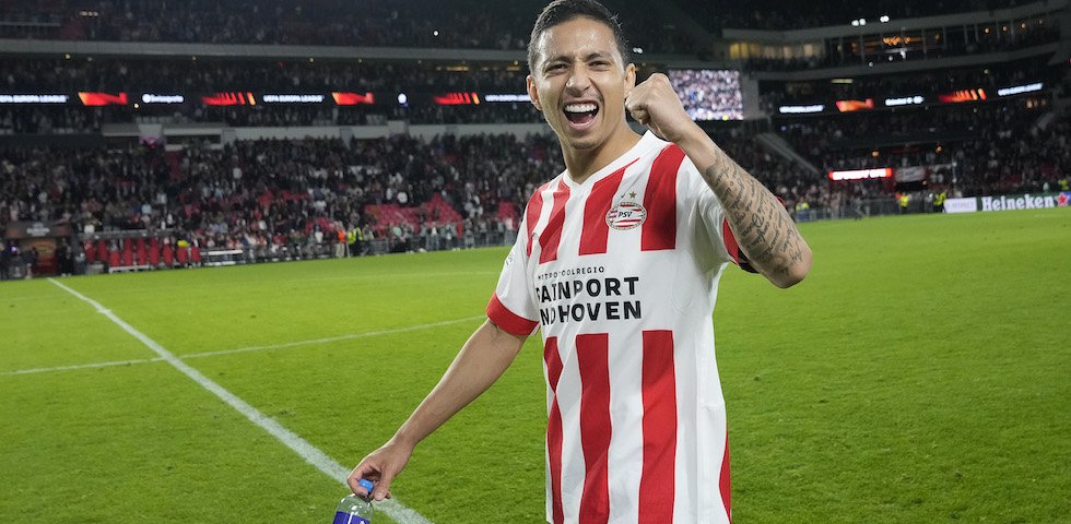Fenerbahçe’nin gündemindeki isimden transfer açıklaması!