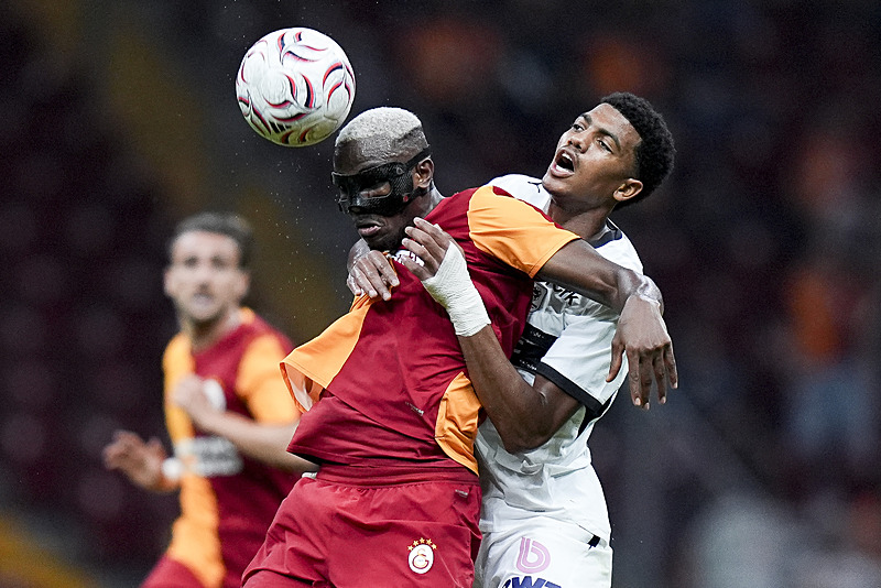 Galatasaray’dan genç stoper hamlesi! Maç öncesi görüşüldü