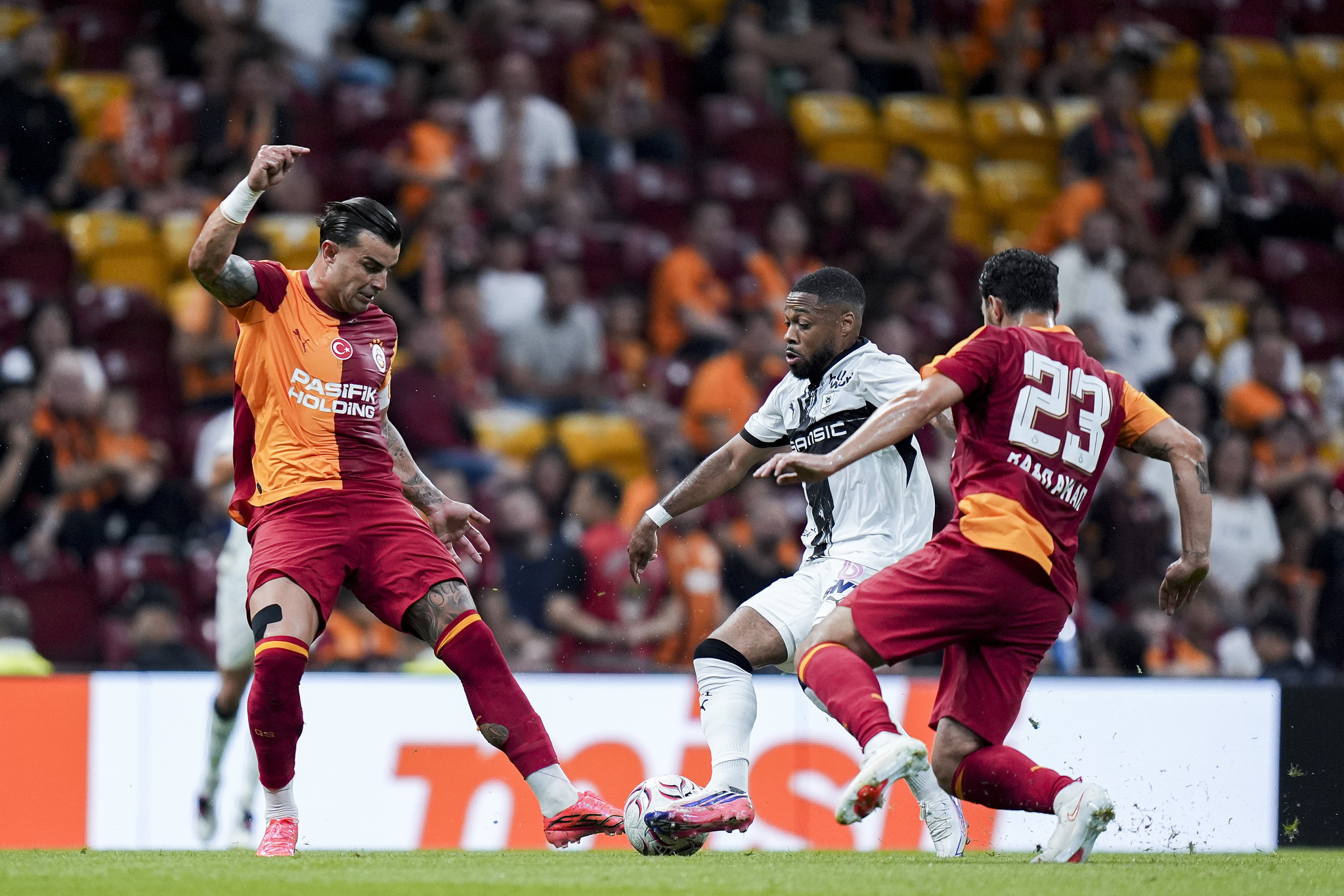 Levent Tüzemen’den Galatasaraylı yıldız hakkında şok sözler! Fiyasko, kim nasıl izlemiş?
