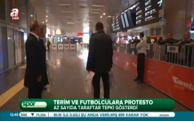 Terim ve futbolculara protesto