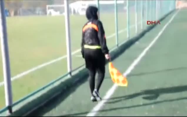 Türkiye'nin ilk başörtülü hakemi