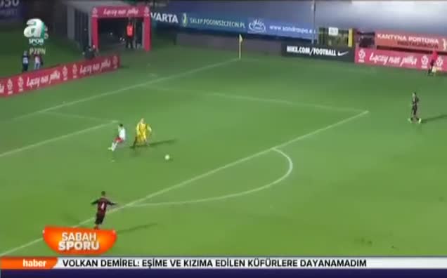 Kaleciden müthiş çalım!