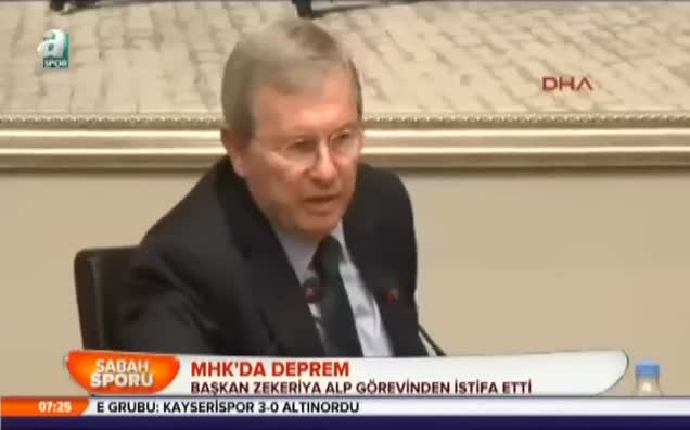 Zekeriya Alp istifa etti