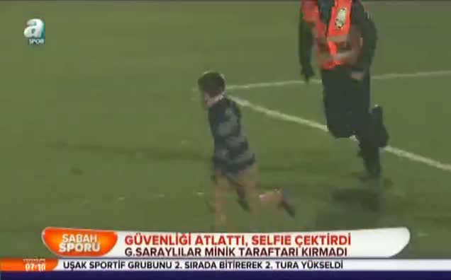 Güvenliği atlattı, selfie çektirdi