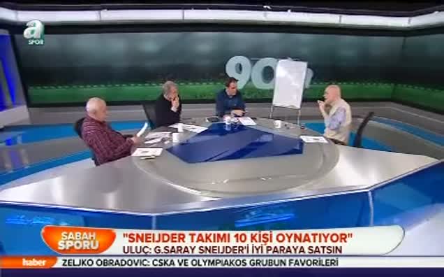 "Sneijder takımı 10 kişi oynatıyor"