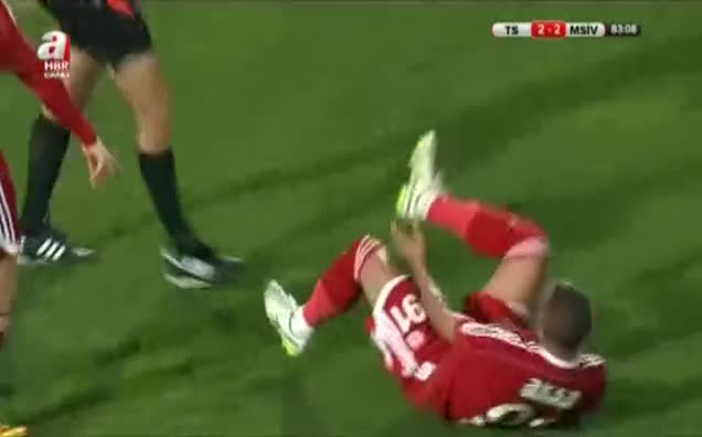 Salih Dursun'a direkt kırmızı!