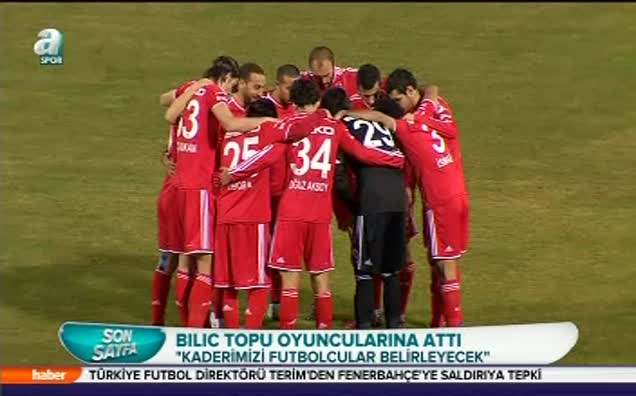 Bilic topu futbolculara attı!