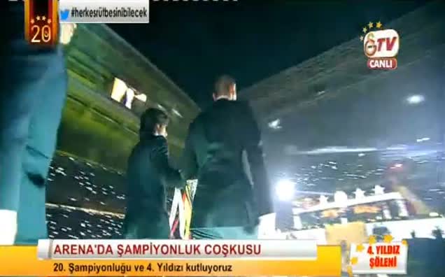 Şampiyonluk kupası stada böyle geldi!