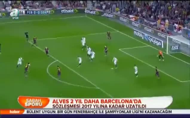 Alves 2 yıl daha Barcelona'da