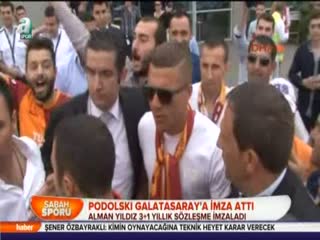 Podolski Galatasaray'a imza attı
