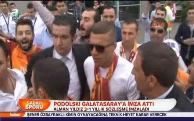 Podolski Galatasaray'a imza attı