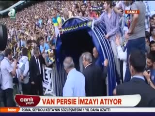 Van Persie Saracoğlu'nu salladı