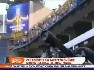 Van Persie 10 bin taraftar önünde