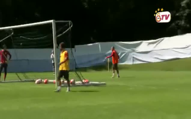 Sneijder'den harika gol