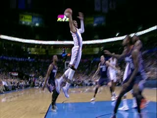 Russell Westbrook patlamaya hazır bir bomba gibi