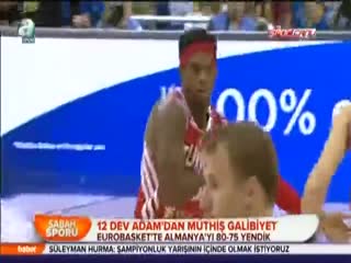 12 Dev Adam'dan müthiş galibiyet