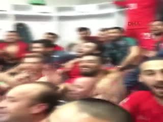 Millilerin soyunma odasındaki coşkusu