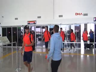 Havalimanında sadece bir taraftar karşıladı