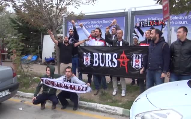 Beşiktaş'a Bursa'da meşaleli karşılama