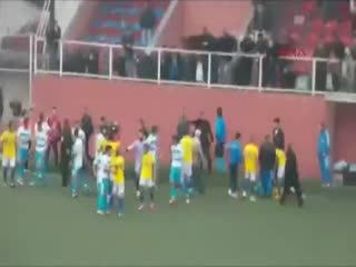 Amatör maçta kavga