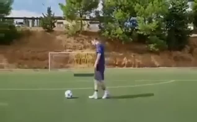 Messi'den muhteşem frikik golü