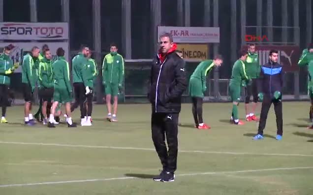 Hamzaoğlu ilk antrenmanına çıktı