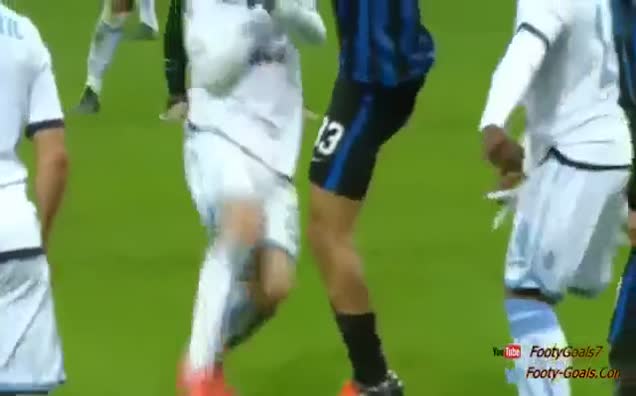 Felipe Melo uçan tekme attı