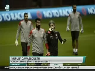 ''Küfür davası düştü''