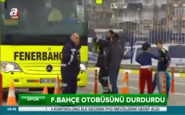Fenerbahçe otobüsünü durdurdu
