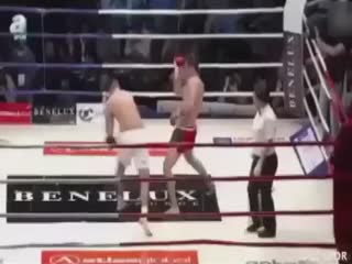 Türk kadın hakeme yumruk attı