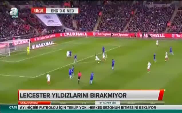 Leicester yıldızlarını bırakmıyor