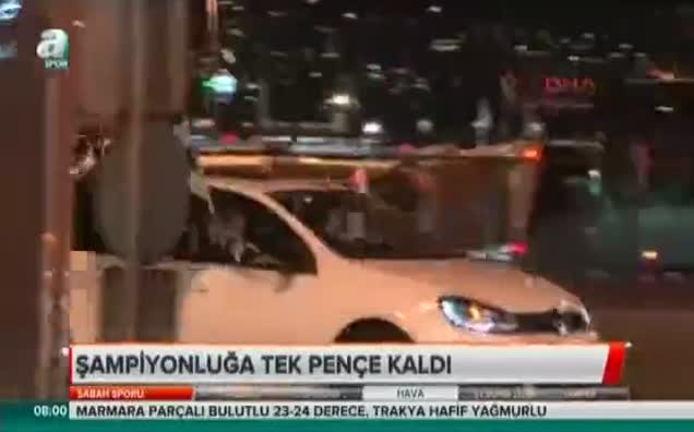 Şampiyonluğa tek pençe kaldı