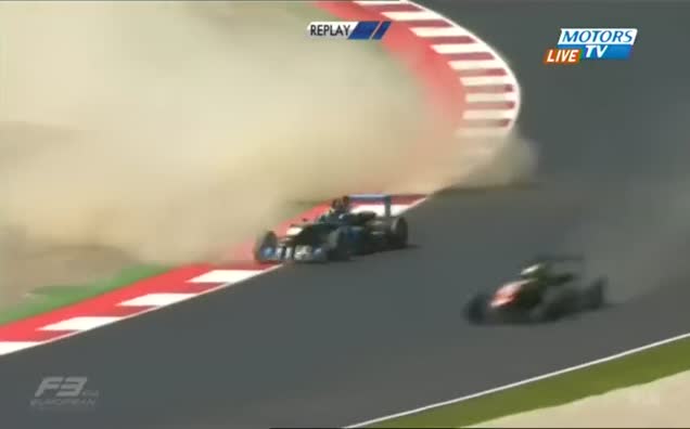 Formula 3 yarışında feci kaza!.