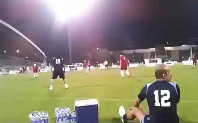 Maradona'dan muhteşem şut!