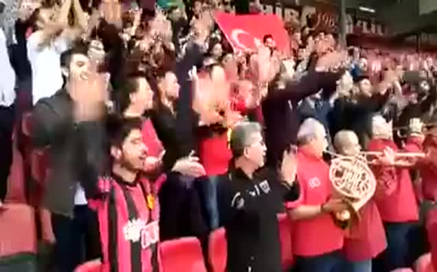 Bando es-es'ten Milli Takım bestesi