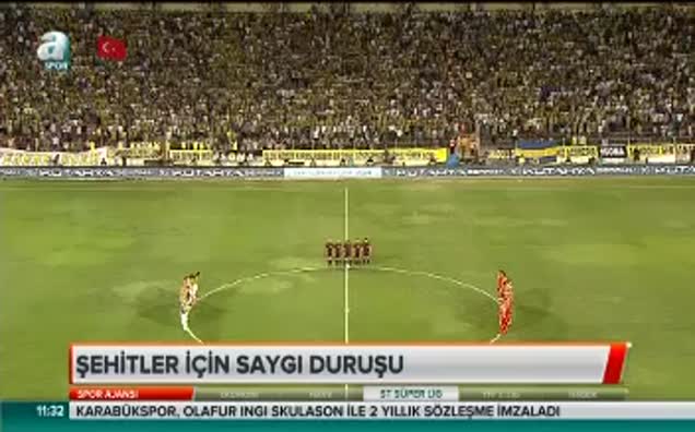 Şehitler için saygı duruşu