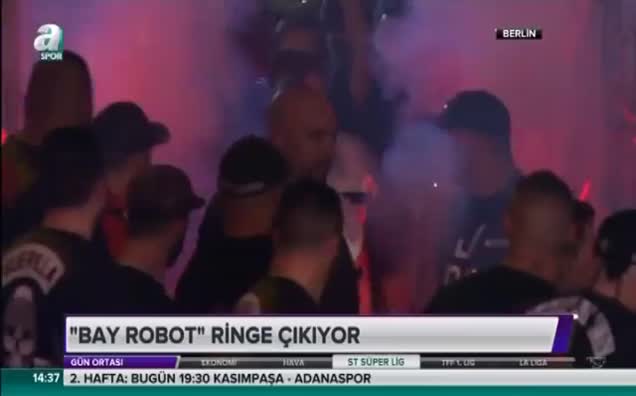 Bay '' Robot'' ringe çıkıyor