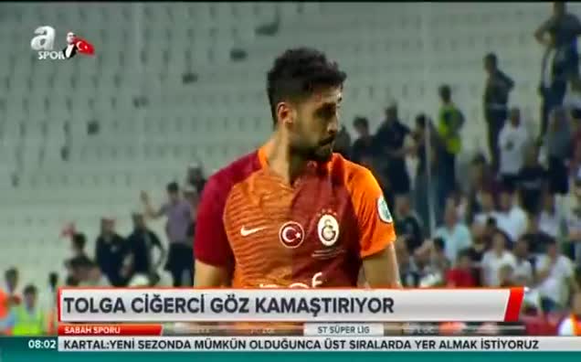 Tolga Ciğerci göz kamaştırıyor!