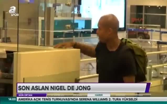 Son Aslan Nigel De Jong