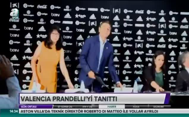 Valencia Prandelli'yi tanıttı