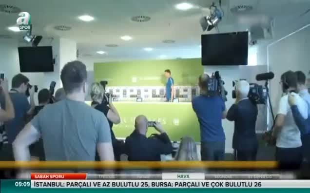 Mario Gomez gazetecileri tersledi!